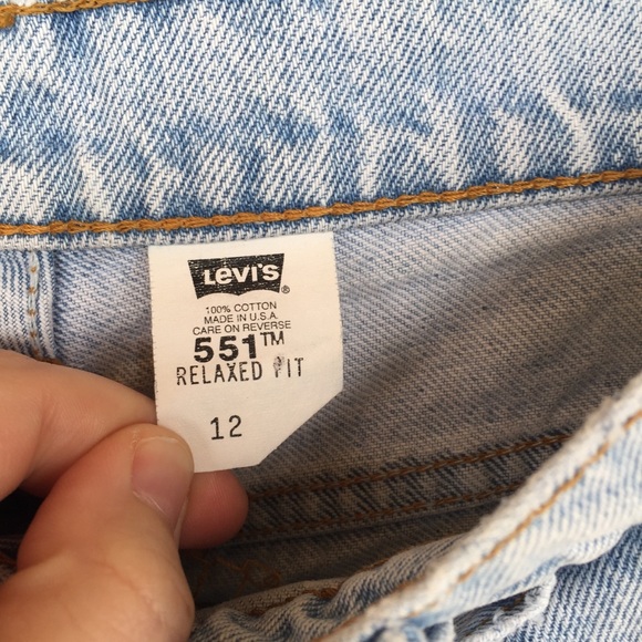 Levi's 551 Vtg. Mom Jean Rolled Denim Shorts 12 - Picture 6 of 8